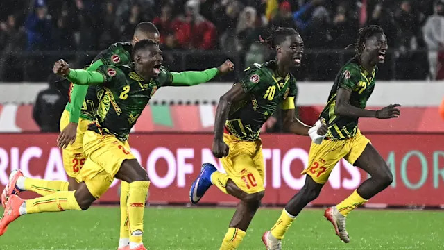 Ten-man Mali beat Tunisia on penalties after late drama - Yahoo Sports